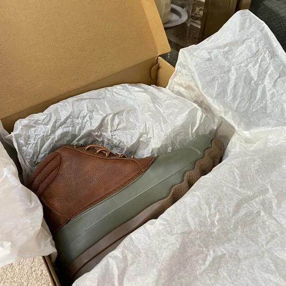 SPERRY Men's Brown and Green Duck Boots - Picture 10 of 16